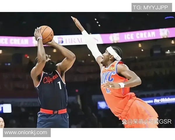 CCTV52017勇士与快船激战回顾精彩瞬间与赛场亮点分析