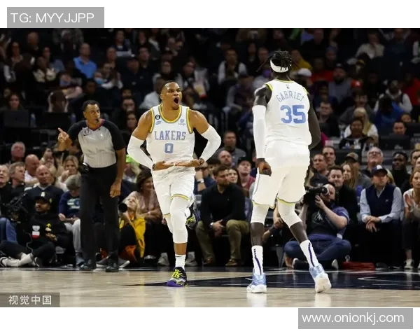 拉塞尔威斯布鲁克的篮球传奇生涯与未来发展展望