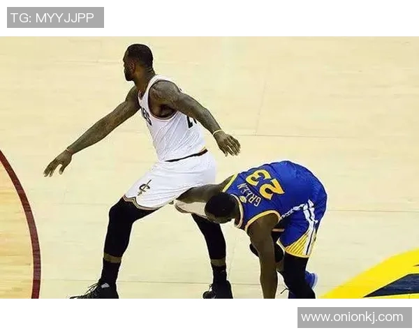 詹姆斯与帕楚利亚的巅峰对决揭示篮球场上的荣耀与挑战 詹姆斯与帕楚利亚的巅峰对决揭示篮球场上的荣耀与挑战