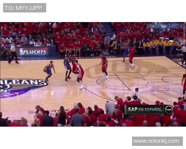 鹈鹕与勇士激战正酣现场直播带你感受比赛精彩瞬间 鹈鹕与勇士激战正酣现场直播带你感受比赛精彩瞬间