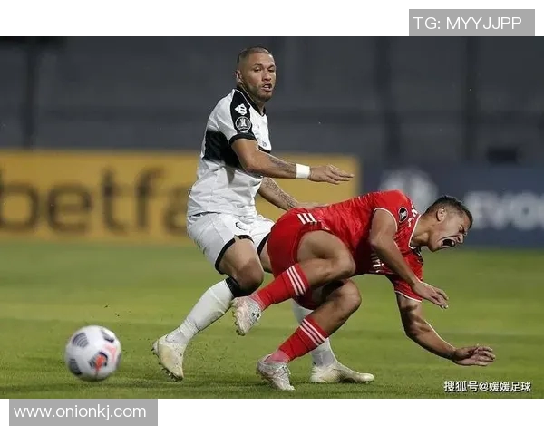 圣保罗与麦德林国民的激烈对决展现足球魅力与团队精神