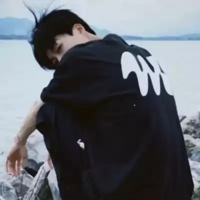 钟由希